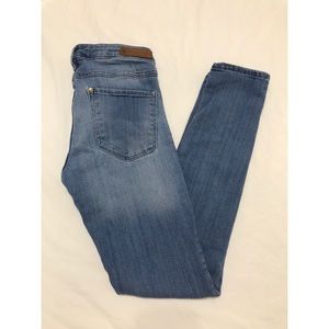 H&M lightwash skinny jeans